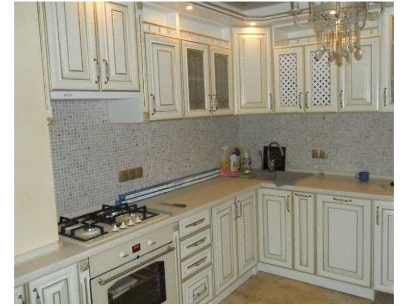 угловая кухня в классическом стиле в Тольятти