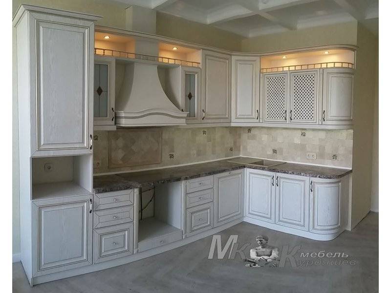 угловая кухня в классическом стиле в Тольятти